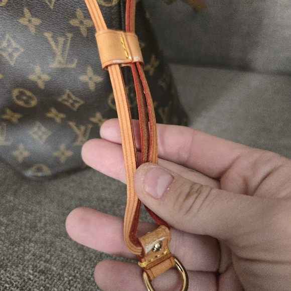 Authentic Louis Vuitton Monogram Neverfull tote - Picture 5 of 16